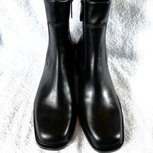 Franco Sarto Gracelyn black leather low heeled zip close booties NWOT Size 8